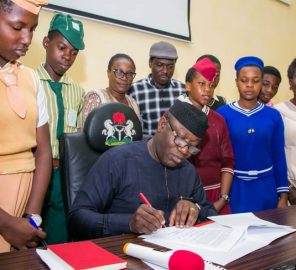 Ekiti-state-governor-Kayode-Fayemi-signing-executive-order-for-free-education-in-Ekiti